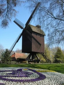 Bockwindmühle im Vogelpark Walsrode Birgit Winter/pixelio.de