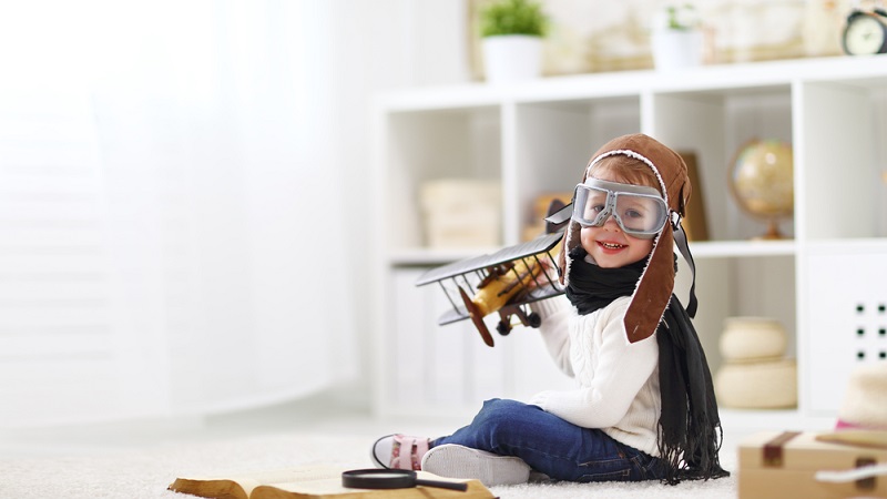 Oberster Wunsch der Eltern beim Flug mit Kindern ist die größtmögliche Ablenkung der Kleinen von Stress oder Langeweile. (#1)