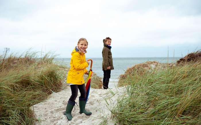 Damit der Ostseeurlaub mit Kindern auch wirklich so schön und erlebnisreich wird, sollte schon beim Packen auf einiges geachtet werden. ( Foto: Adobe Stock - Spass )