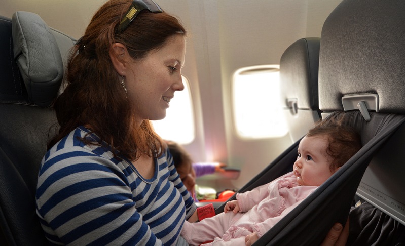 Viele Reisen mit Kleinkindern gehen auch in ferne Länder. Ziele, wie die USA oder Australien, Neuseeland oder Thailand stehen ganz oben auf der Liste.  (Foto: Shutterstock-ChameleonsEye)