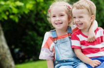 Mit Sketche KInder zum lachen brigen, es gibt nichts wertvolleres