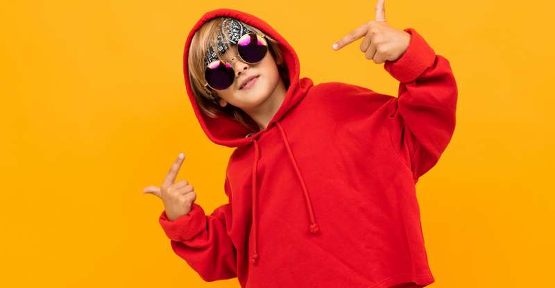 Was können Hoodies, was andere Sweatshirts nicht können? Richtig, sie verkaufen sich fast von allein. ( Foto: Shutterstock- TRMK )