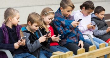 Wann sind Kinder alt genug für ein Smartphone?