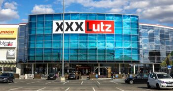 XXXLutz: Ein Möbelgigant im Überblick Eine moderne XXXLutz-Filiale mit breitem Sortiment und attraktiven Preisen. (Foto: AdobeStock-337110251 doganmesut)