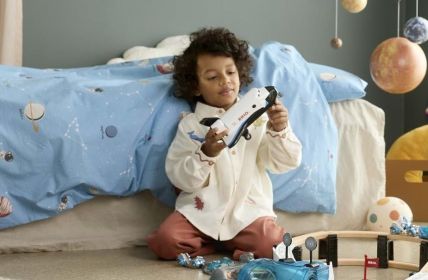 Ab Herbst 2026: BRIO startet modulare Weltraumsets mit (Foto: BRIO AB Ravensburger Verlag)