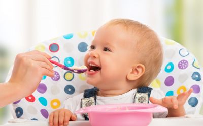 Bedeutung von Nährstoffen für Babys und Kleinkinder (Foto: AdobeStock - JenkoAtaman 57146349)