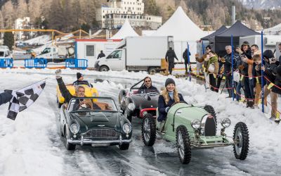 Nostalgie auf Eis: Bugatti Baby II, Aston Martin DB5 Junior und Ferrari Testa Rossa J zeigen ihr Können (Foto: <Fotograf oder Unternehmen>)