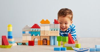 HABA Basisbausteine gewinnen renommierten ToyAward in der Kategorie Baby & (Foto: HABA FAMILYGROUP)