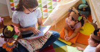 Jetzt Gütesiegel Buchkita beantragen: Leseförderung sichtbar machen bis (Foto: AdobeStock -  lordn - 226592386)