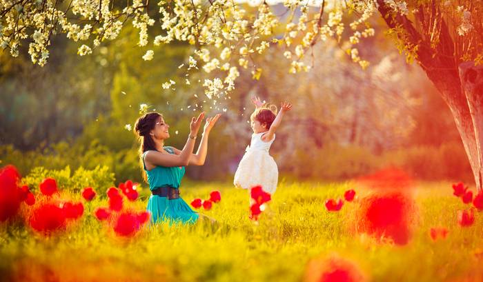 Um auch in den Jahren nach der Kreditaufnahme eine unbeschwerte Zeit zu haben, empfiehlt es sich, die Kreditsumme so knapp als möglich zu bemessen. So ist der Kredit früher zurückgezahlt. (Foto: shutterstock - Frolova_Elena)