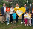LEONHARD WEISS und Sixt Stiftung übergeben 36.426 Euro (Foto: Regine Sixt Kinderhilfe Stiftung)