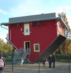 Skurril ist zum Bespiel das „verrückte Haus“ in Trassenheide auf Usedom. (#05)