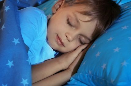 Stiftung Lesen präsentiert Bad-Buch-Bett-Routine für entspannten Schlaf zu (Foto: AdobeStock - Africa Studio115822406)