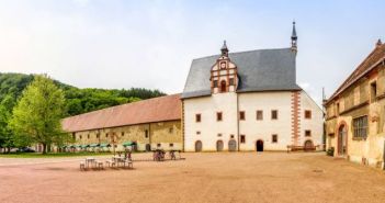 Vielfältige Klänge erfüllen Kloster Buch mit Leben (Foto: AdobeStock - Sina Ettmer 115007215)